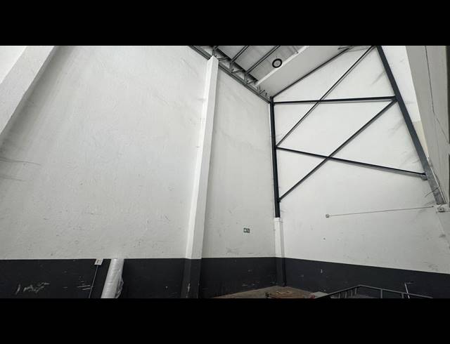 338M² WAREHOUSE TO LET IN LINBRO PARK